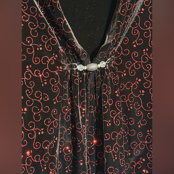Notations Black and Red Sparkly top Size PM - Picture 4 of 16
